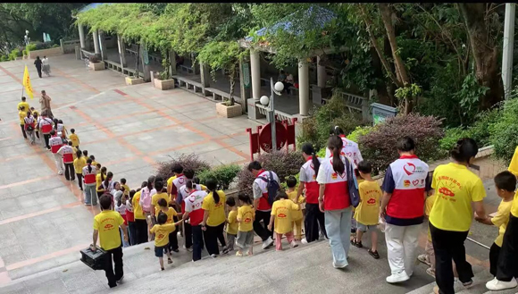 乐享重阳，亲近自然，在攀登中慢慢长大！(图13)