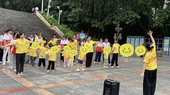 乐享重阳，亲近自然，在攀登中慢慢长大！(图9)