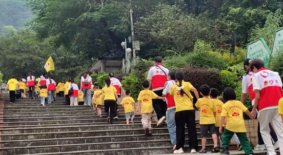 乐享重阳，亲近自然，在攀登中慢慢长大！(图7)