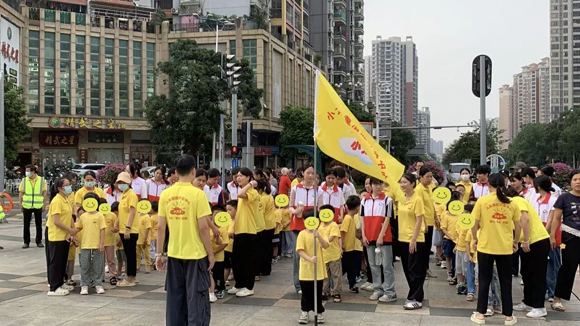 乐享重阳，亲近自然，在攀登中慢慢长大！(图4)